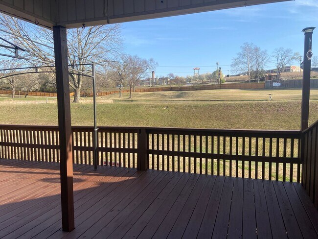 Building Photo - Beautiful Patio Home in Pointe Royale on t...