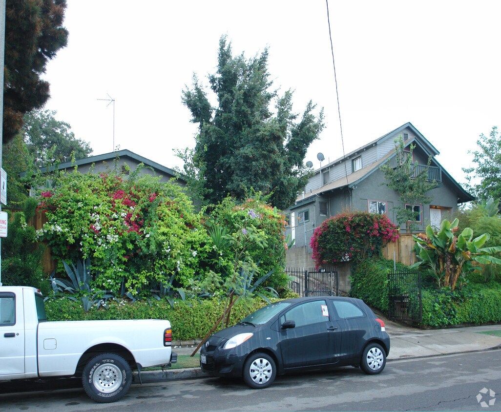 Primary Photo - 1000-1006 N Coronado St