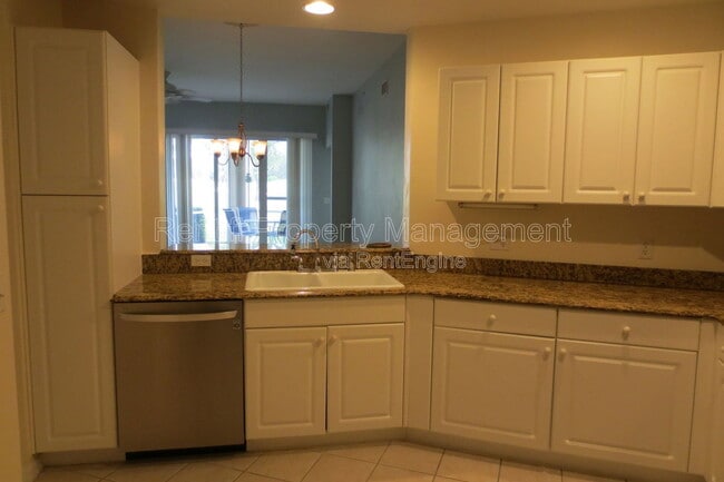 Building Photo - 12090 Summergate Cir
