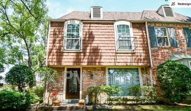 Building Photo - 500 N Post Oak Ln