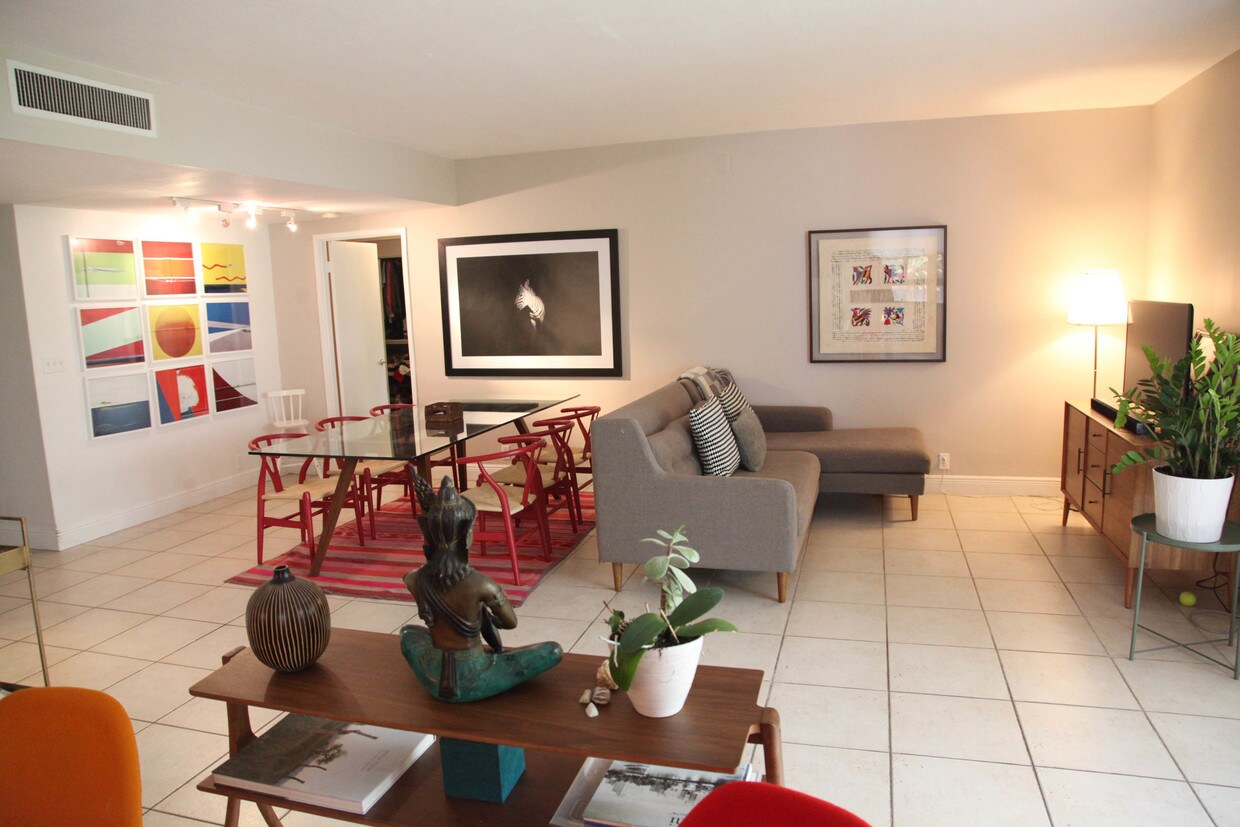 Dining and TV Area - 161 Crandon Blvd