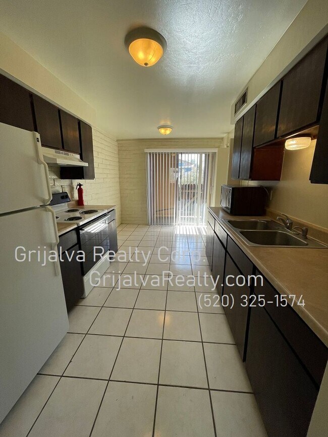 Building Photo - 2614 N Winstel Blvd