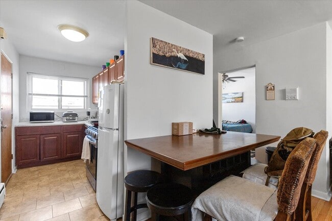 Foto del edificio - 6721 N Hermitage Ave