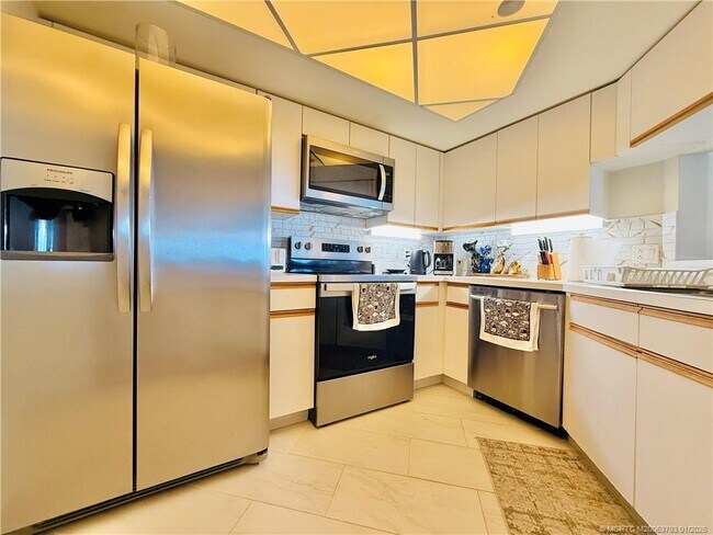 Foto del edificio - 8800 S Ocean Dr