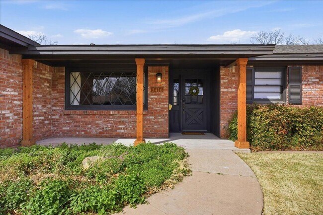 Foto del edificio - Charming one-of-a-kind 4 Bedroom Home