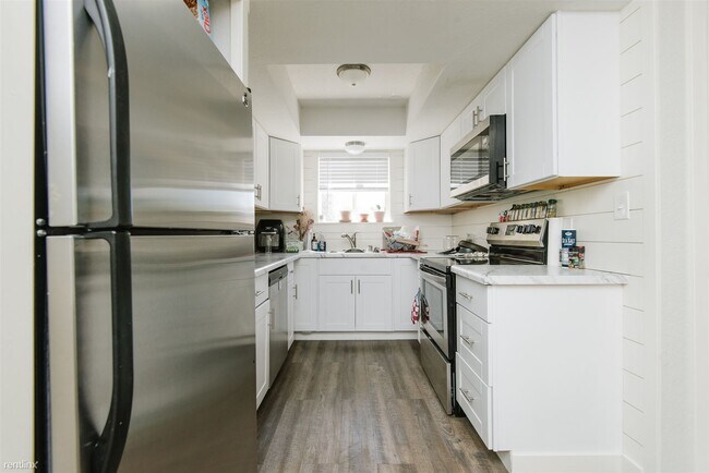 Foto del edificio - Room for Rent, 1 bath Duplex - 613 North 1...