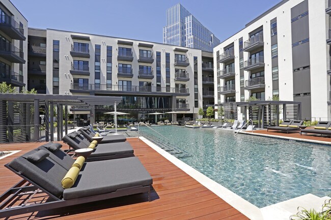 PISCINA - The Braden on Fifth