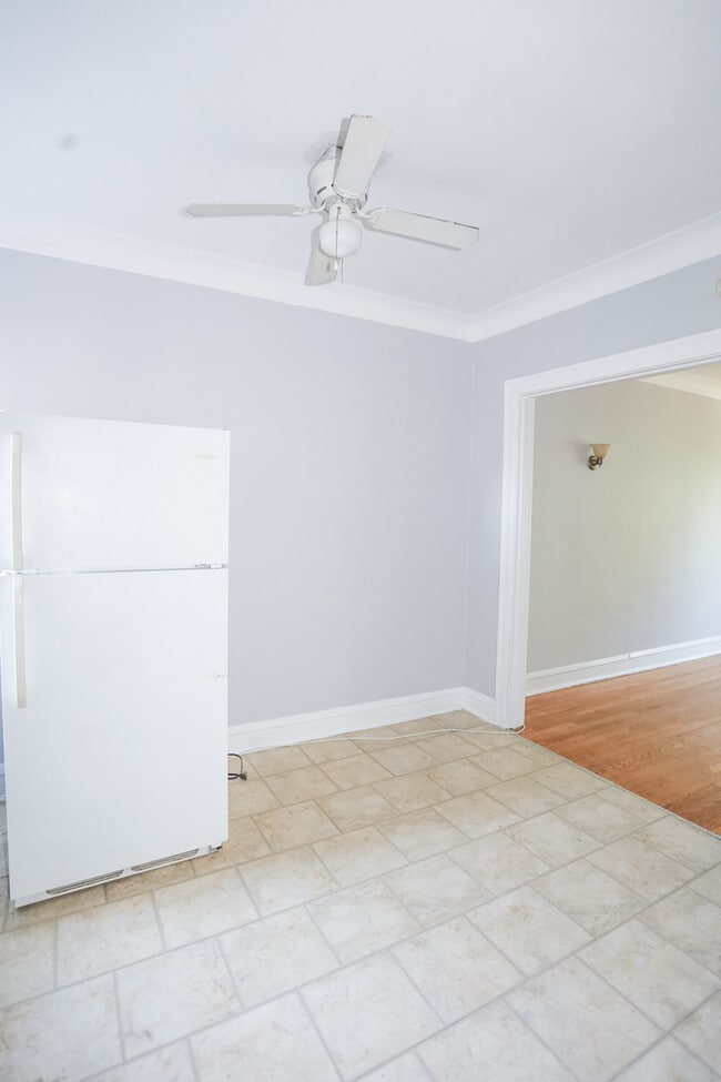 Building Photo - 4628 N Wolcott Ave