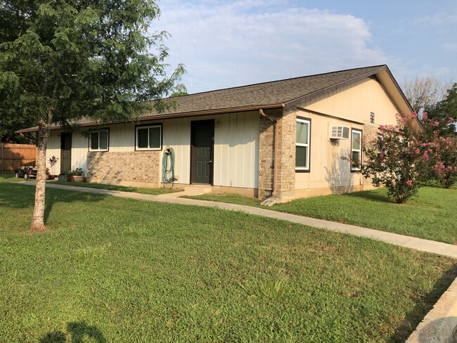 Building Photo - Countryside Apartments