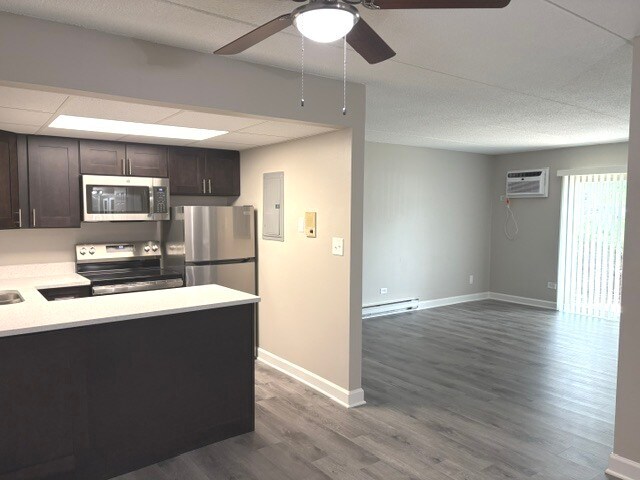 Foto del edificio - 230 Springhill Dr