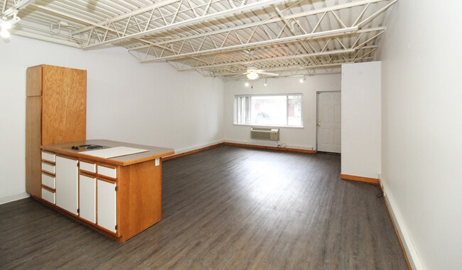 Building Photo - Molly Court