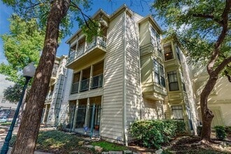 Building Photo - 3105 San Jacinto St
