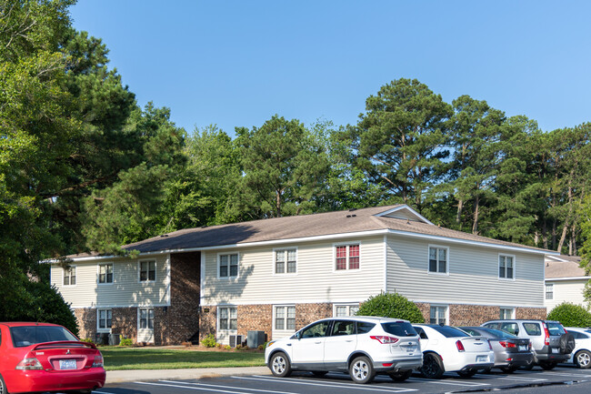 Eastbrook Exterior - Eastbrook and Village Green Apartments