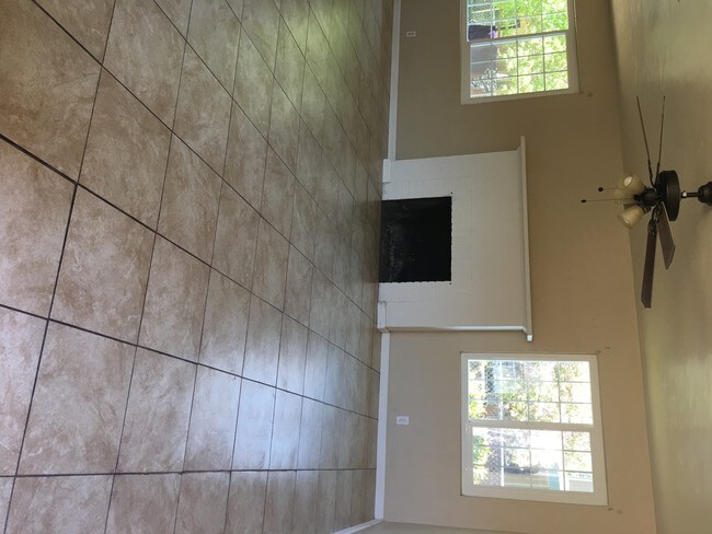 Foto del edificio - 807 E Shields Ave