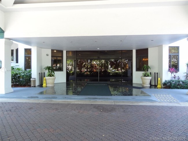 Foto del edificio - 3640 Yacht Club Dr