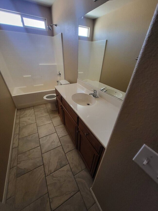 Building Photo - 21247 Chardonnay Dr