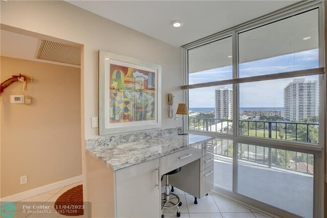 Building Photo - 521 N Riverside Dr