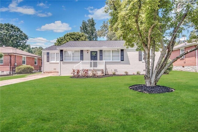 Foto del edificio - 1742 Lynn Ln