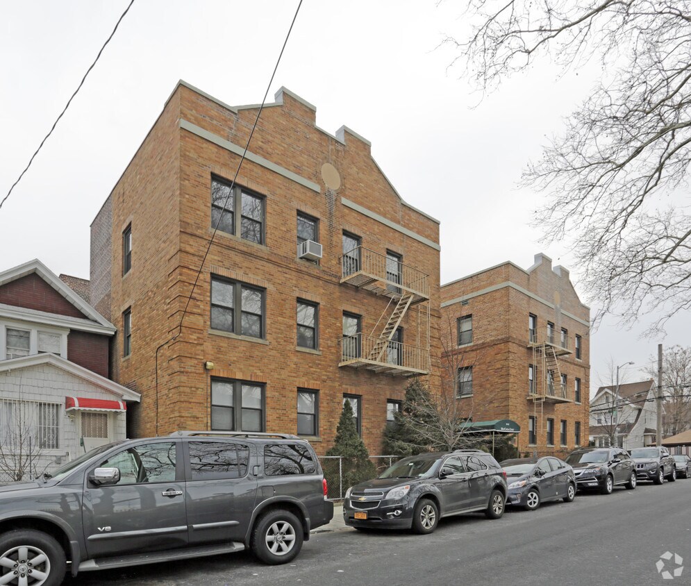 Building Photo - MacCayda Court
