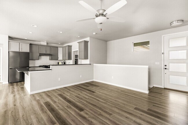 Foto del edificio - Beautiful 5 Bedroom Home | Finished Basement | Next to Community Pool | Oversized Lot