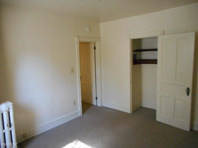 Foto del edificio - 829 Louisa St