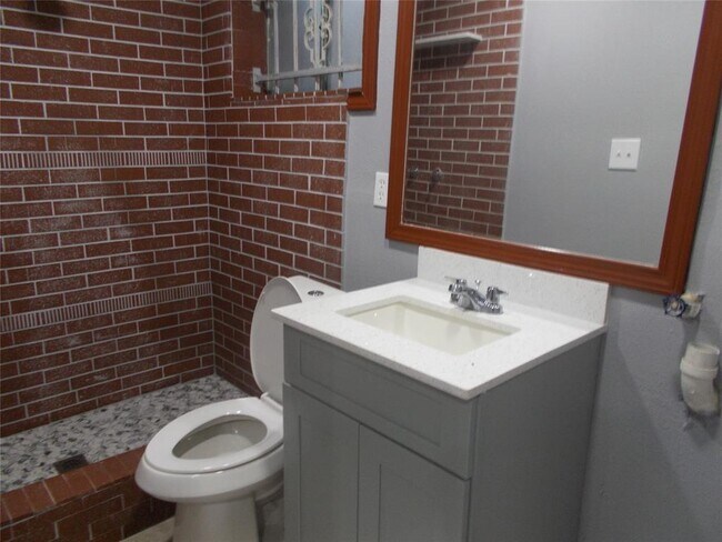 Foto del edificio - 7047 Bissonnet St