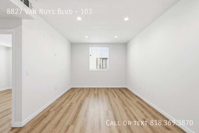 Foto del edificio - 8827 Van Nuys Blvd