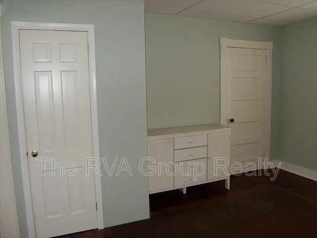 Building Photo - 18 Laurel Ave