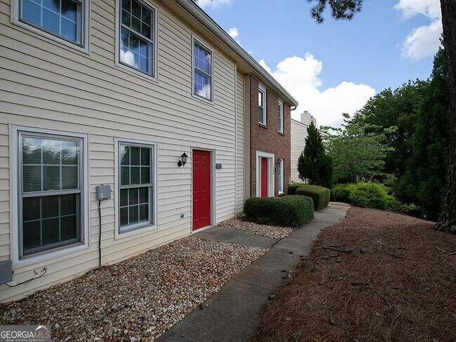 Foto del edificio - 1018 Old Holcomb Bridge Rd