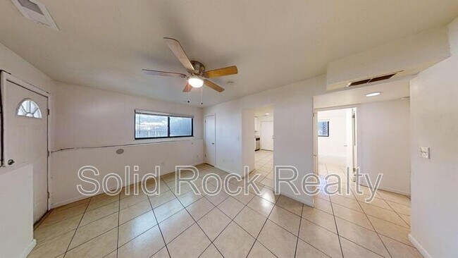 Foto del edificio - 44 Sunflower Rd