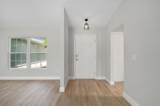 Foto del edificio - 825 Haleybury St NW