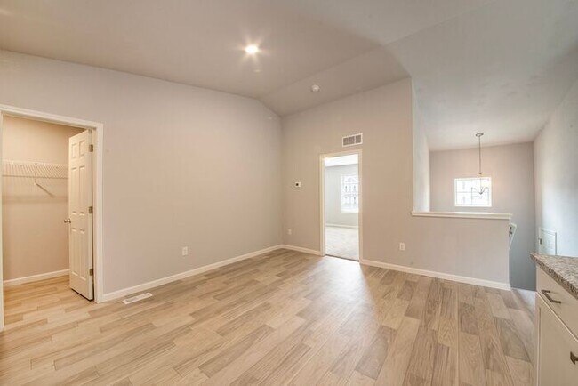 Building Photo - 2236 Macatawa Ln