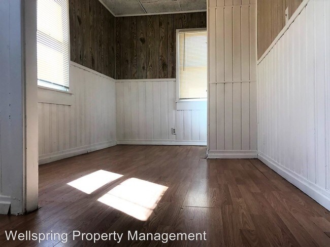 Building Photo - 208 W Church Ave