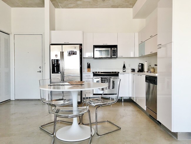 Building Photo - 234 NE 3rd St