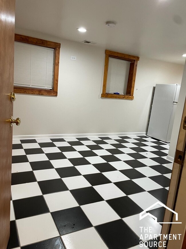 Foto del edificio - 2230 N Lockwood Ave