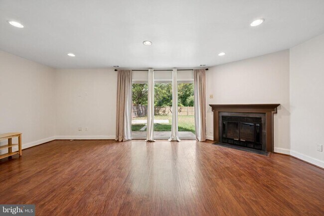 Foto del edificio - 5806 Red Haven Dr