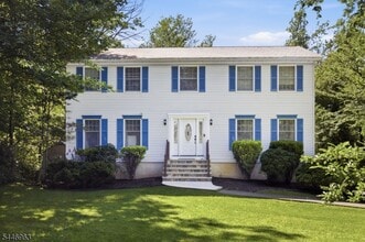 Building Photo - 2057 Lakeside Dr W