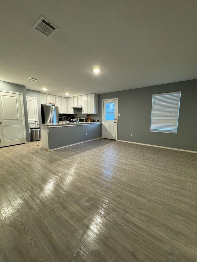 Building Photo - 7010 Solar Ridge