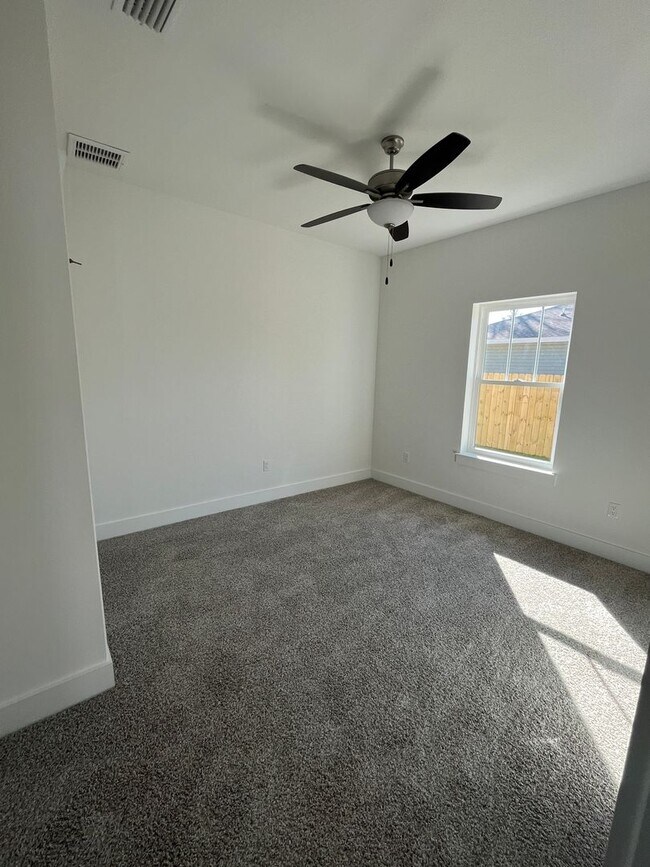Building Photo - Beautiful NEW CONSTRUCTION 3-bedroom 2 bat...