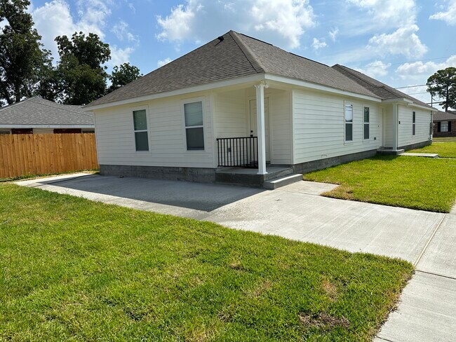 Building Photo - 801 W Josephine St