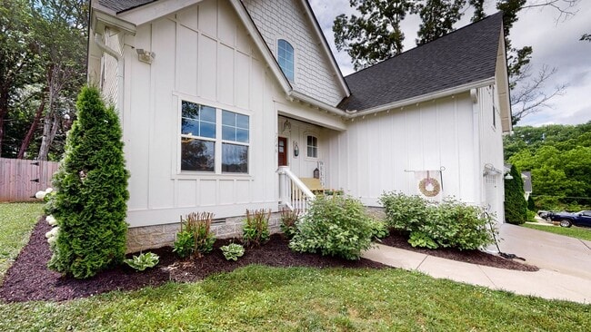 Building Photo - 7146 Pepper Tree Cir