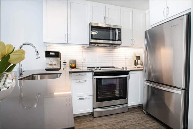 Building Photo - 77 Parkwoods Village Dr Building Photo - 77 Parkwoods Village Dr