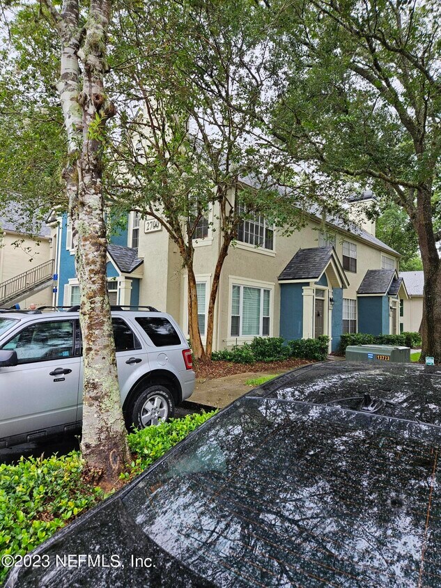 Primary Photo - 13703 Richmond Park Dr N