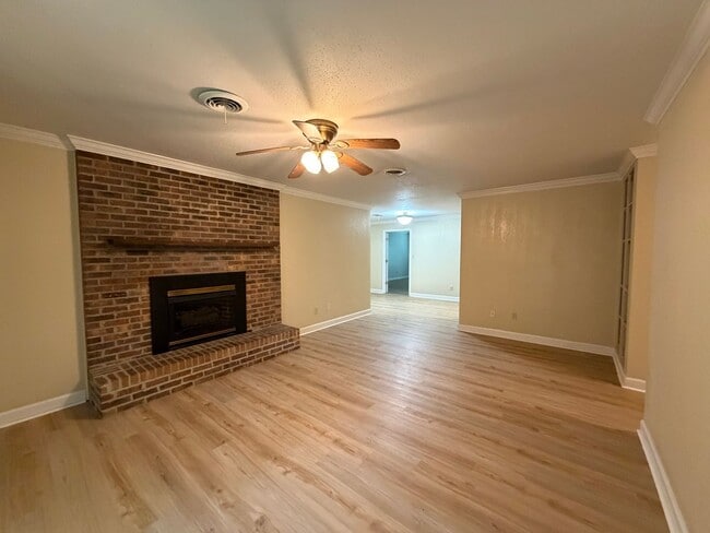 Building Photo - 4 bed/3 bath house in Tupelo