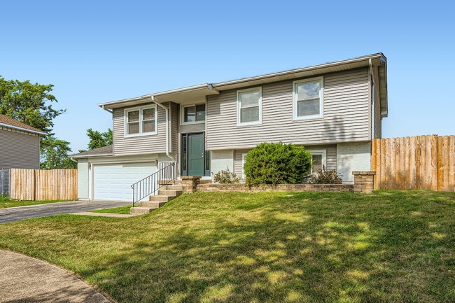 Building Photo - 5611 Allemong Dr