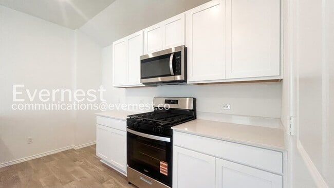 Building Photo - 320 Santo Domingo Rd