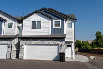 Building Photo - 144 W 425 N