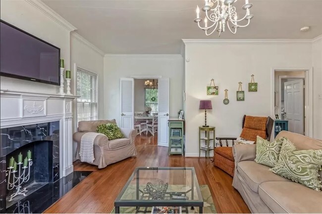 Building Photo - 611 N 33rd St