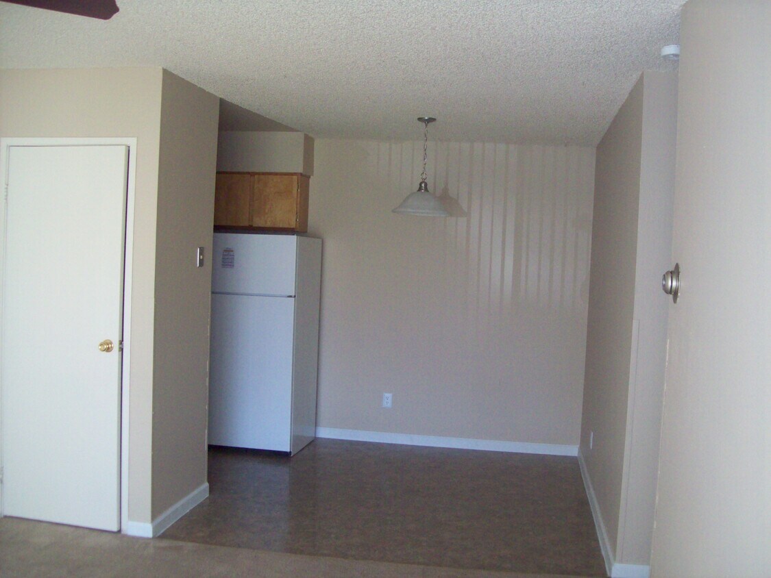 Comedor - 143 E Prater Way