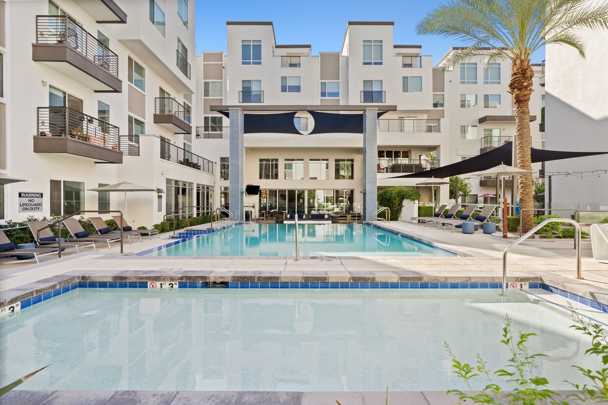 Axis Camelback - Axis Camelback